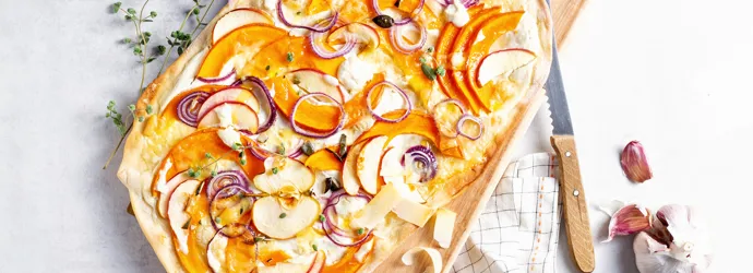 Kürbis-Dinkel-Flammkuchen mit Apfel