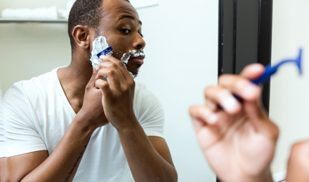 Come trattare e prevenire l’irritazione da rasatura